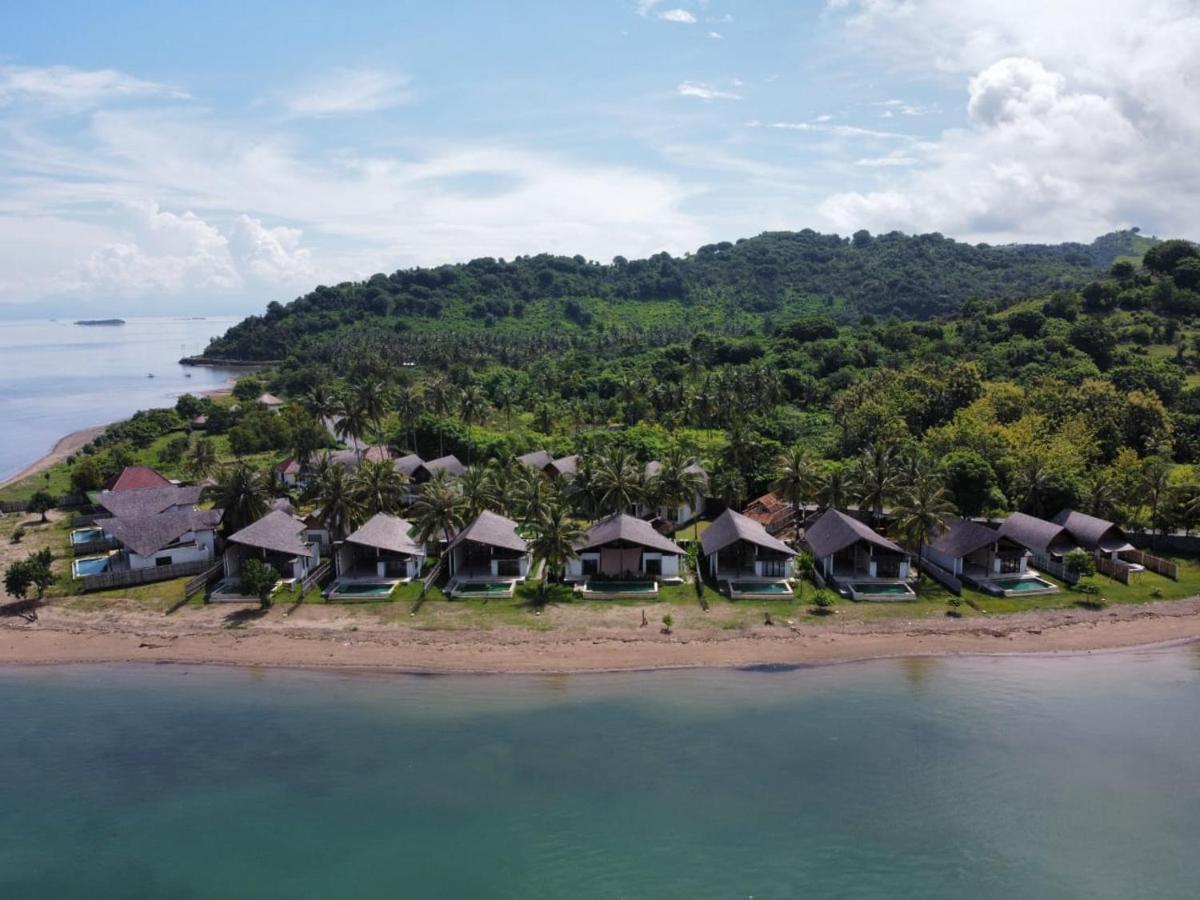 The Club Villas Lombok Sekotong Exterior photo