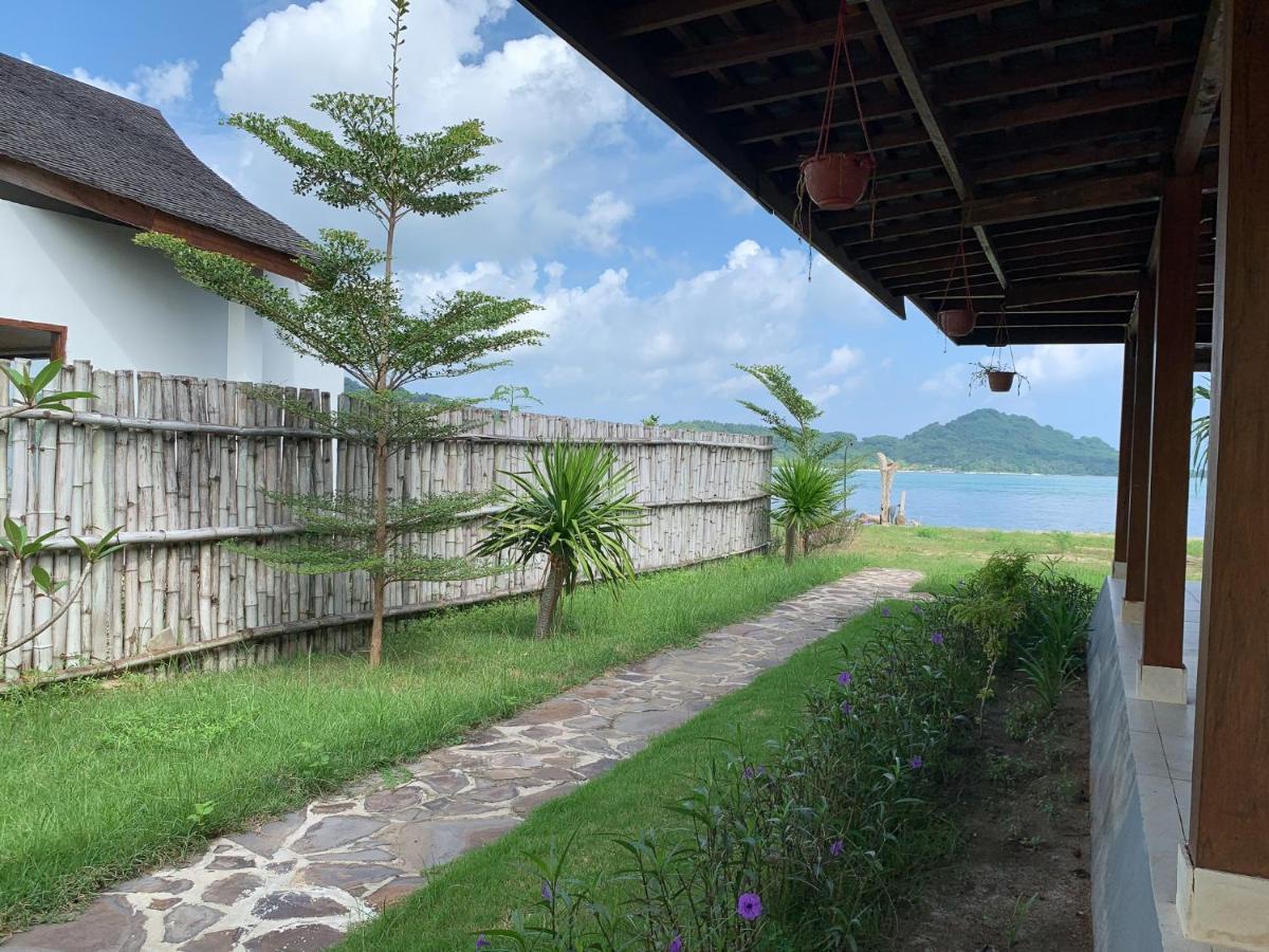 The Club Villas Lombok Sekotong Exterior photo