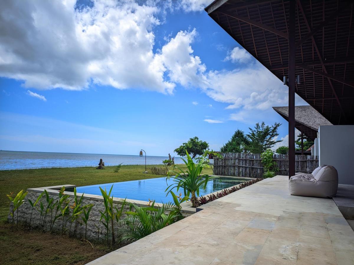 The Club Villas Lombok Sekotong Exterior photo