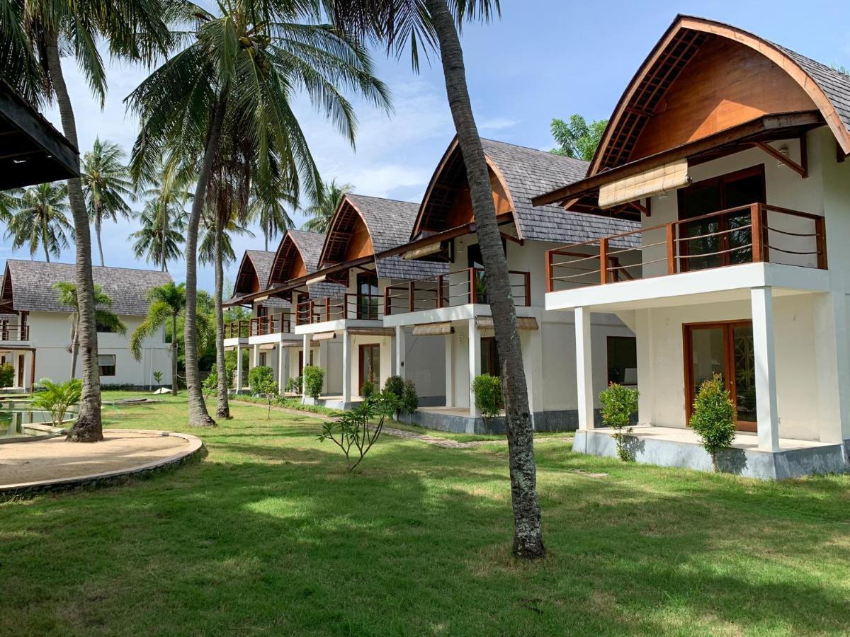 The Club Villas Lombok Sekotong Exterior photo