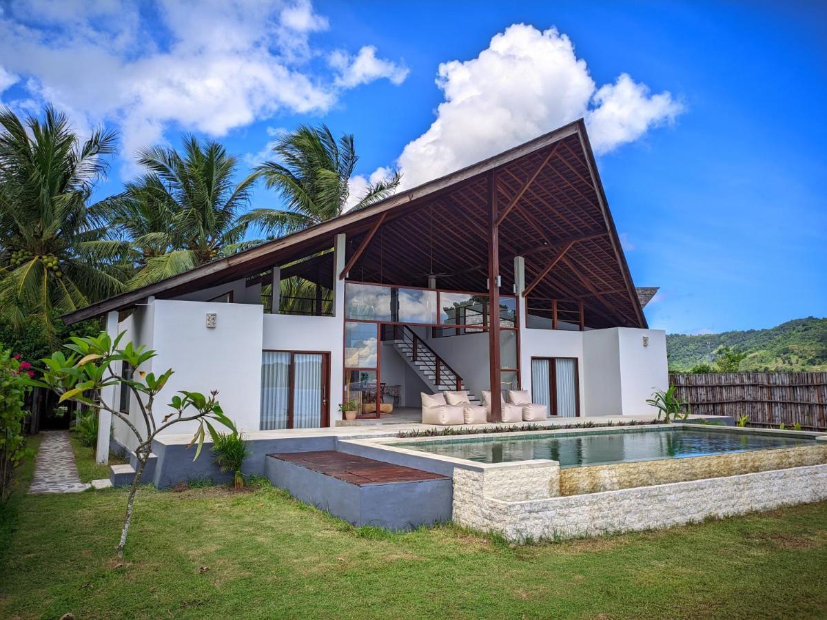 The Club Villas Lombok Sekotong Exterior photo